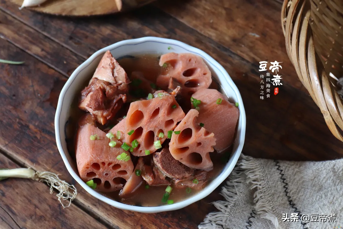 排骨炖藕的做法高压锅_排骨炖藕的家常做法_电压力锅排骨炖藕的做法