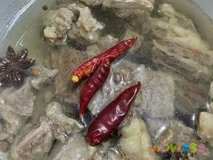 炖排骨家常做法大全_炖排骨的家常做法_炖排骨家常做法清炖