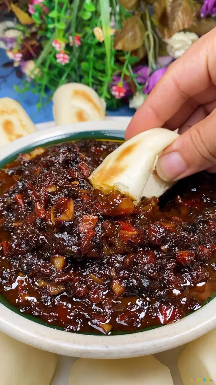 自制辣酱的做法_蒜蓉辣酱鱼的家常做法_家常自制香辣酱的做法