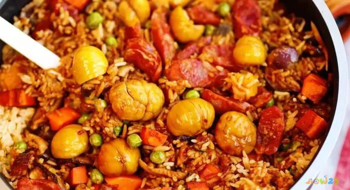 电饭锅焖饭的家常做法_电饭锅焖饭怎么做才好吃_家常做法电饭锅焖饭视频