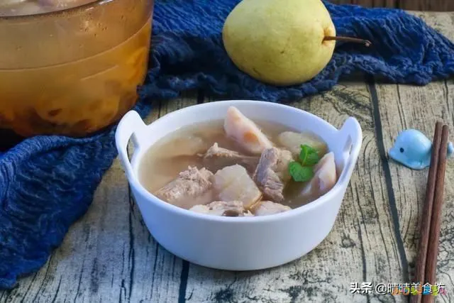 排骨炖藕的家常做法_排骨炖藕的家常做法_高压锅排骨炖藕的做法