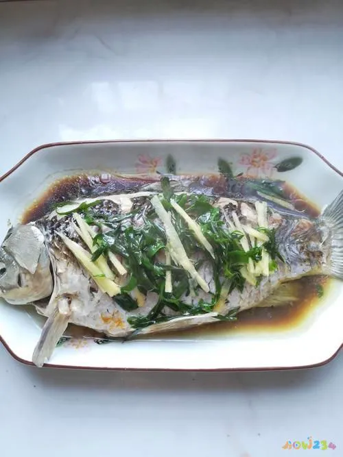 淋炸鲫鱼的家常做法_鳞炸鱼小鲫鱼做法_淋炸鱼的做法