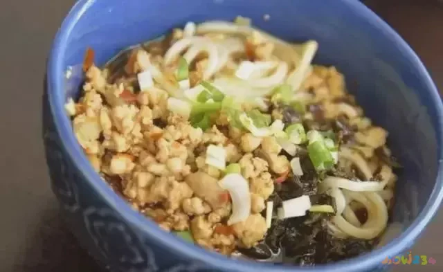 油泼面的家常做法文字_油泼面家常做法_家常版油泼面