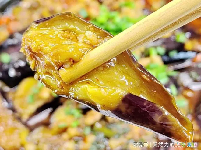 茄子煲的正宗做法_蒜香味纸包鱼正宗做法_茄子炒肉末的家常做法