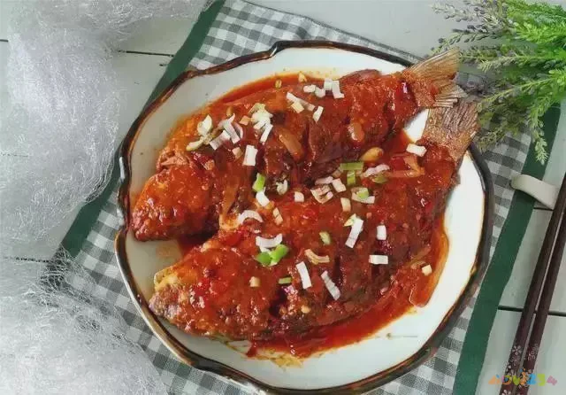 豆腐炖鲫鱼的家常做法_炖鲫鱼的家常做法_家常炖鲫鱼