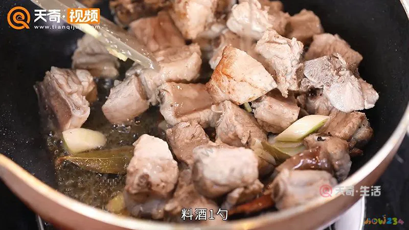 排骨炖藕的家常做法_排骨炖柳蒿芽家常做法_炖排骨汤的家常做法