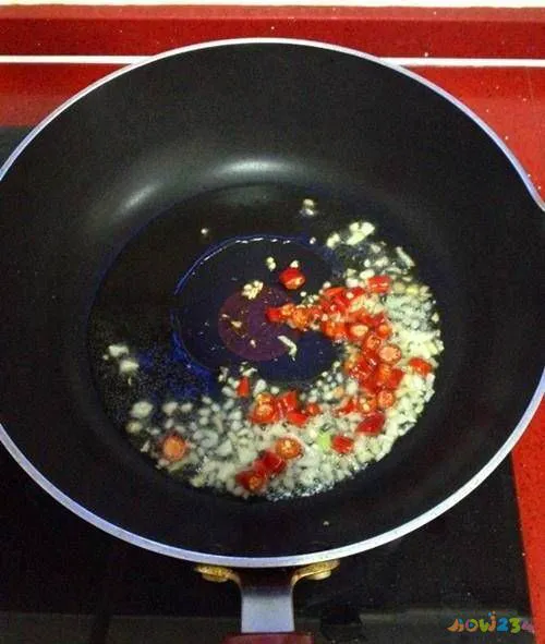 酸辣土豆丝的家常做法_土豆丝怎么炒好吃酸辣_简单酸辣土豆丝