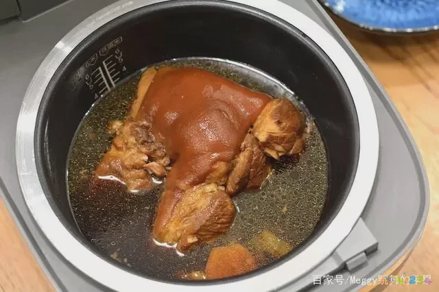 怎样炖肘子色香味俱全_家庭炖肘子_家常炖肘子