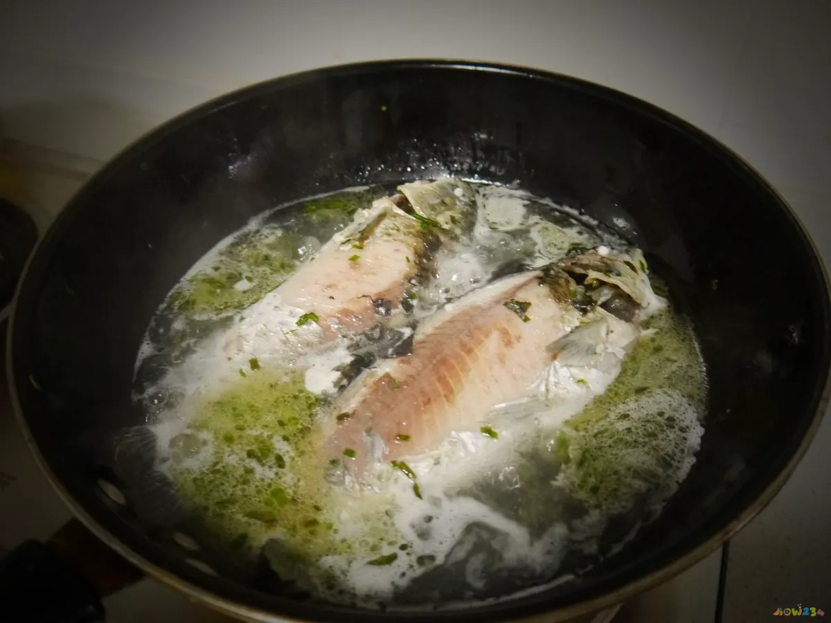 酸菜鱼汤的家常做法_奶白酸菜鱼汤的做法_酸菜黑鱼汤的做法