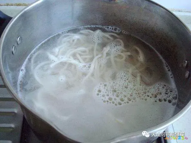 菜拌面的家常做法_家常菜做法拌面图片_家常拌面菜谱大全