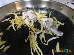 茄子炒肉末的家常做法_中午做啥饭简单又好吃_70后饭吧哪些菜好吃