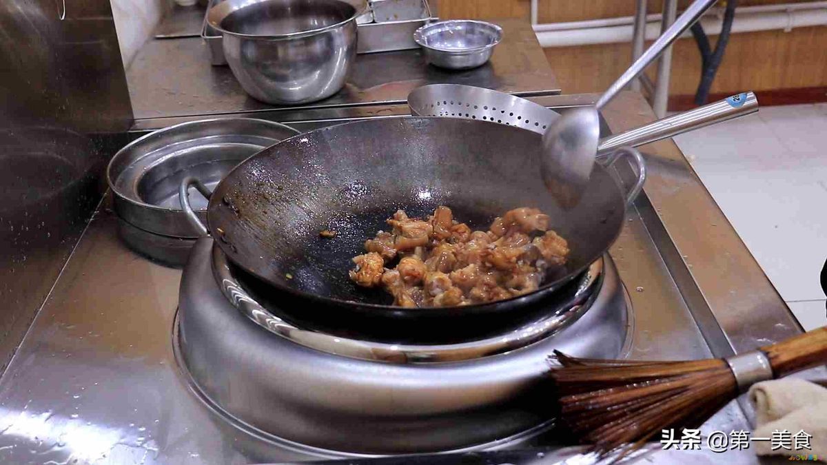 家庭版的酱猪蹄儿怎么做_家庭酱猪蹄的做法_酱猪蹄的家常做法