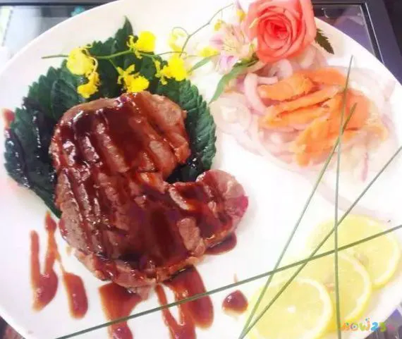 煎牛排的家常做法_煎牛排家常做法视频_在家怎么煎牛排家常做法