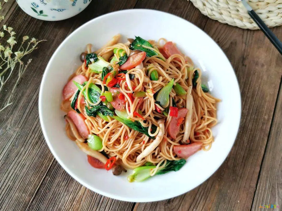 家常芹菜炒粉条的做法窍门_芹菜炒粉条的家常做法视频_芹菜炒粉条的家常做法