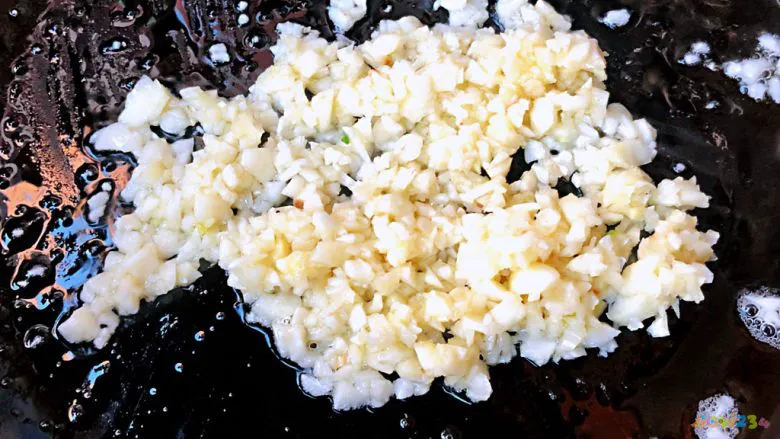 凉拌海米芹菜木耳的做法大全家常_木耳凉拌做法大全家常_凉拌洋葱炒木耳的做法大全家常做法