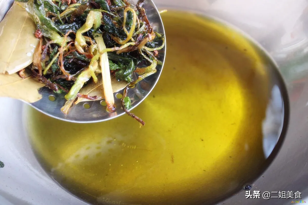 辣椒油的家常做法_油腌辣椒的家常做法_腌青辣椒家常做法