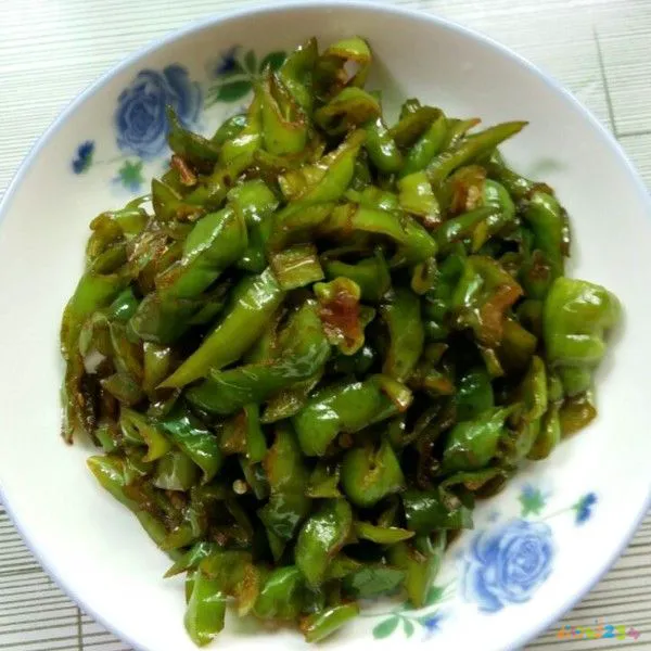 鱿鱼炒韭菜的做法大全_家常鱿鱼炒韭菜的做法_汕头鱿鱼炒韭菜的做法