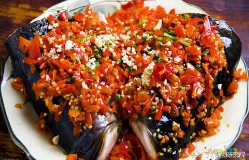 鱼头剁椒怎么做好吃_剁椒鱼头的家常做法_家常鱼头做法剁椒怎么做