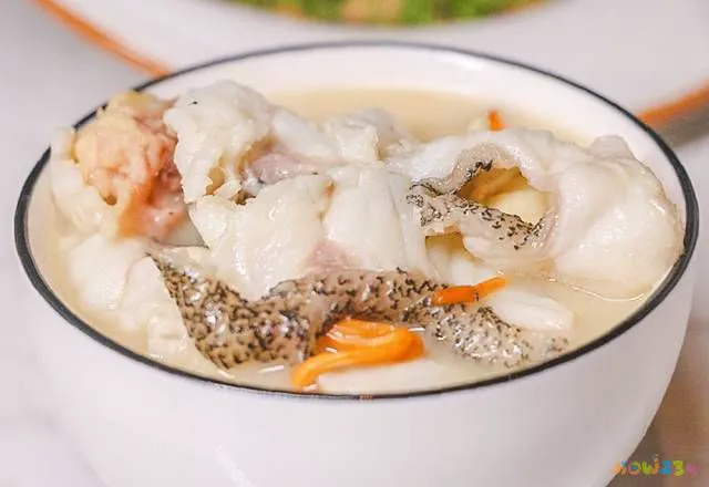 番茄鱼骨汤的做法大全窍门_广东三文鱼骨汤的做法_鱼骨汤的家常做法