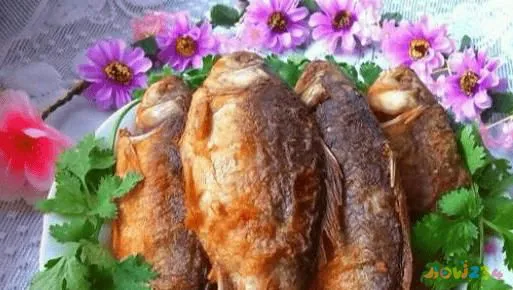 鳞炸鱼小鲫鱼做法_淋炸鲫鱼的家常做法_淋炸鱼的做法