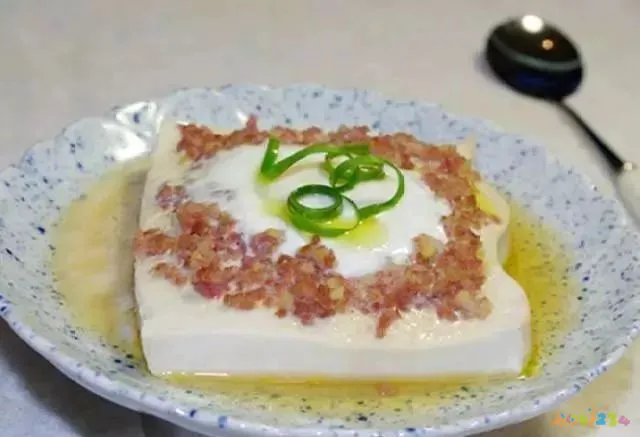 清蒸鲈鱼的家常做法_清蒸草鱼的家常做法_正宗的清蒸草鱼做法