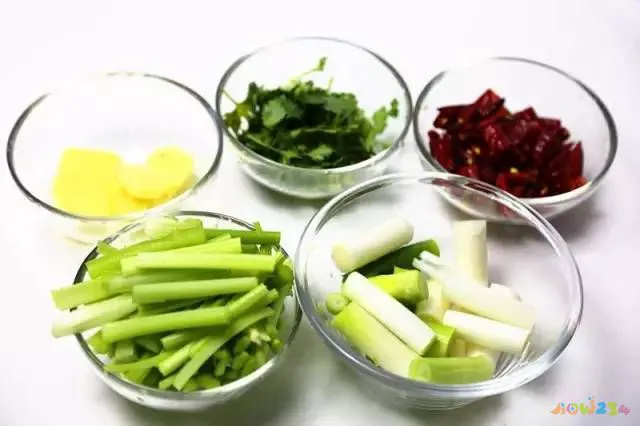 家常干锅虾的做法_干锅香辣虾的家常做法_家常干锅虾鸡爪的做法