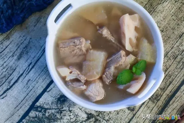 高压锅排骨炖藕的做法_排骨炖藕的家常做法_排骨炖藕的家常做法