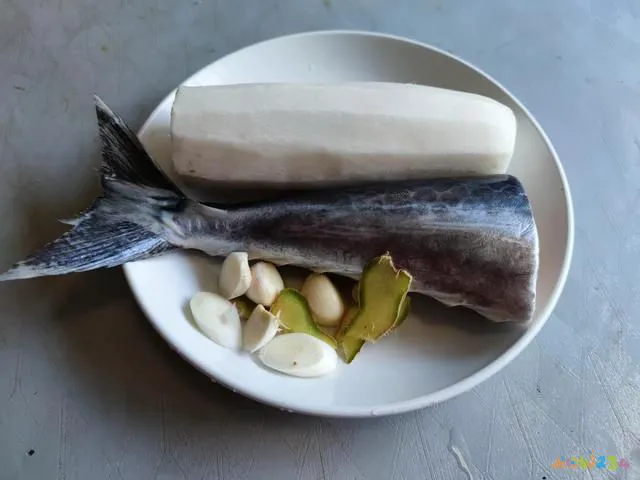 家常炖海杂鱼_鱼炖茄子的家常做法_鱼杂炖豆腐的做法