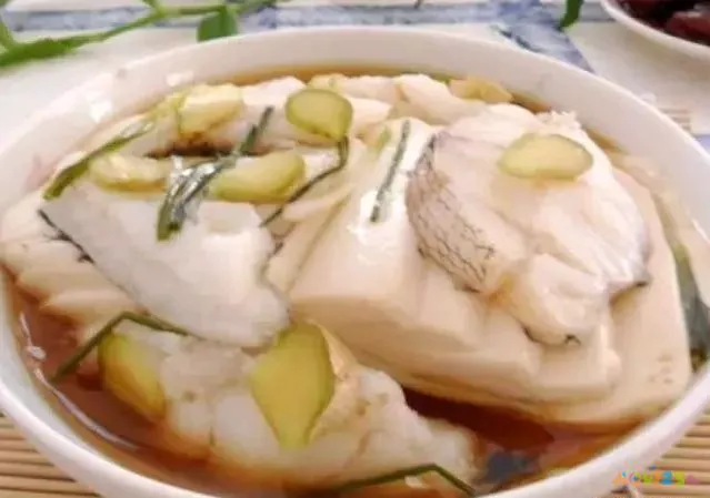 清蒸草鱼的家常做法_清蒸梭鱼的家常做法_清蒸草鱼做法大全家常