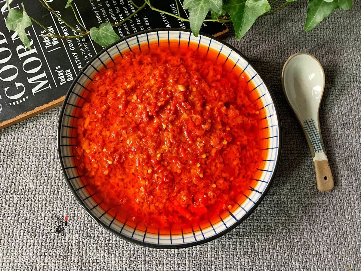 家常自制香辣酱的做法_蒜蓉辣酱鱼的家常做法_自制辣酱的做法