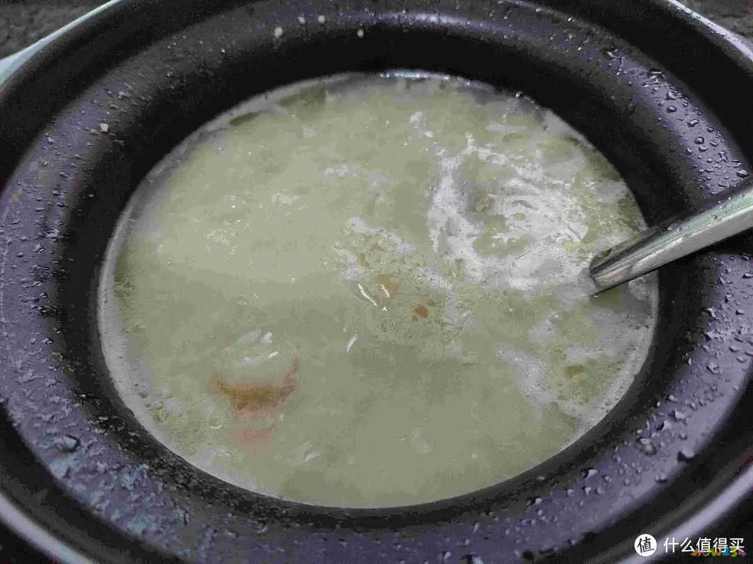 公公住院后，江西女子每天送饭，被病友吐槽真寒酸，婆婆：别送了