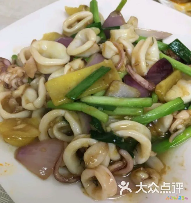 鱿鱼须子炒韭菜的做法_鱿鱼炒韭菜的做法视频_家常鱿鱼炒韭菜的做法