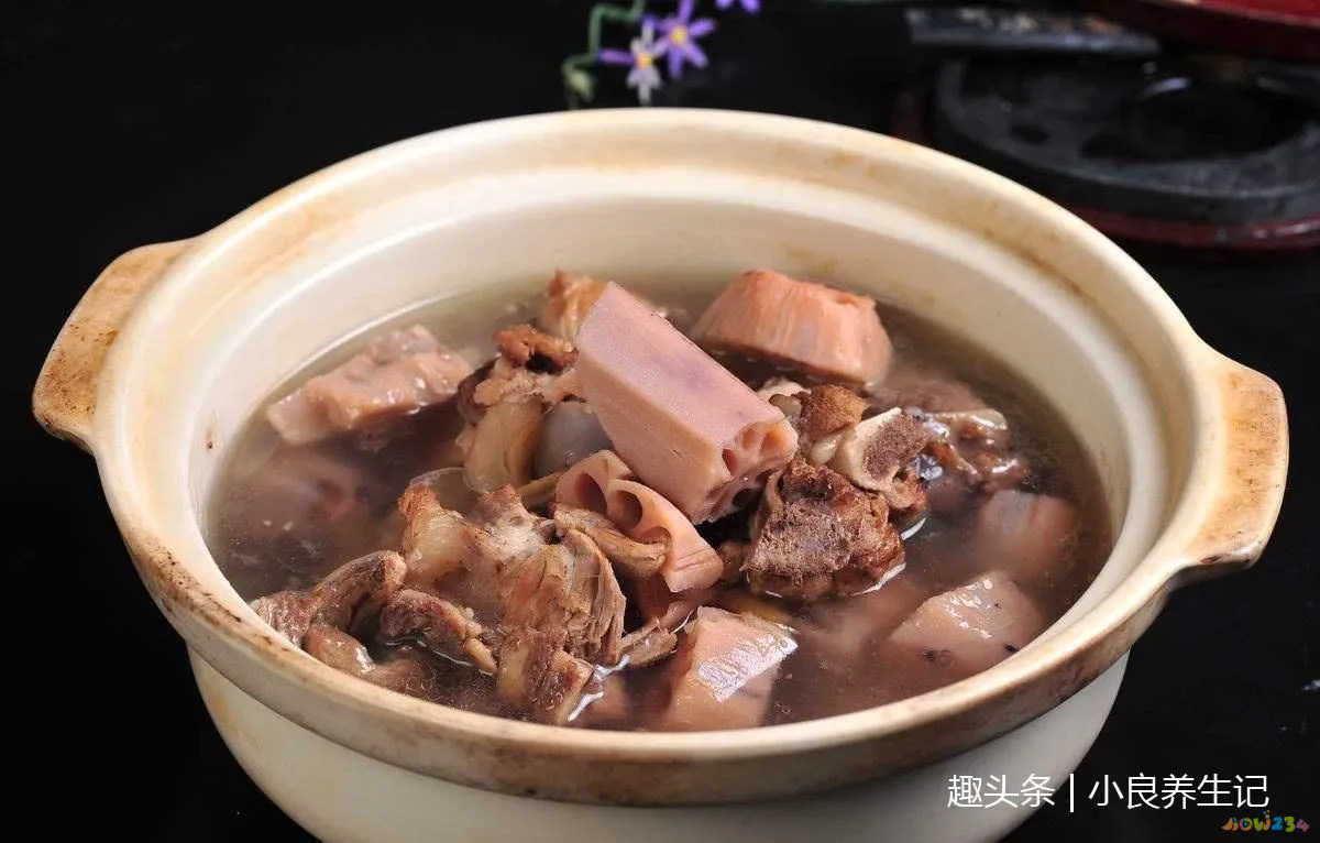 排骨炖藕的家常做法_炖排骨藕的做法大全_炖排骨藕家常做法大全