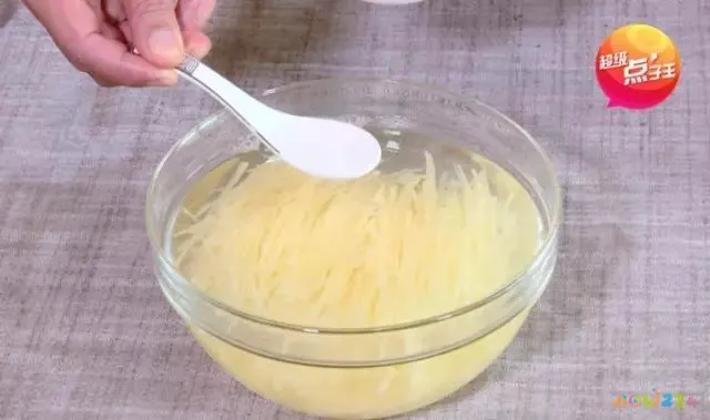 酸辣土豆丝的家常做法_土豆丝怎么炒好吃酸辣_土豆丝的做法酸辣