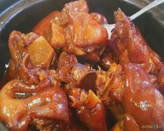 红烧猪蹄的家常做法_家常红烧肉的做法拌面的做法_家常红烧猪蹄做法大全