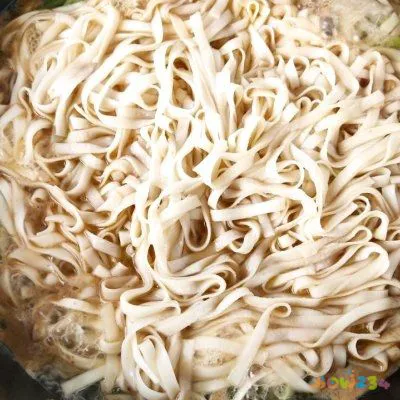 焖饼丝的家常做法_家常闷饼的方法_闷饼丝的家常做法