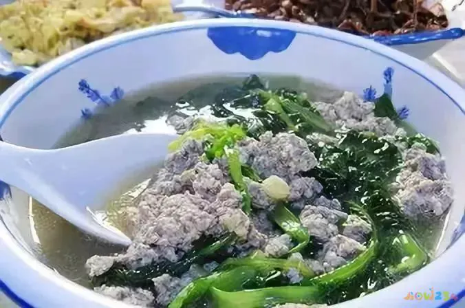 白菜焖饼的家常做法_白菜家常做法焖饼怎么做_白菜家常做法焖饼视频