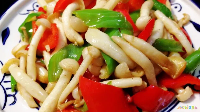 白雪菇的家常做法_神农白雪菇的做法_肉炒白玉菇的家常做法