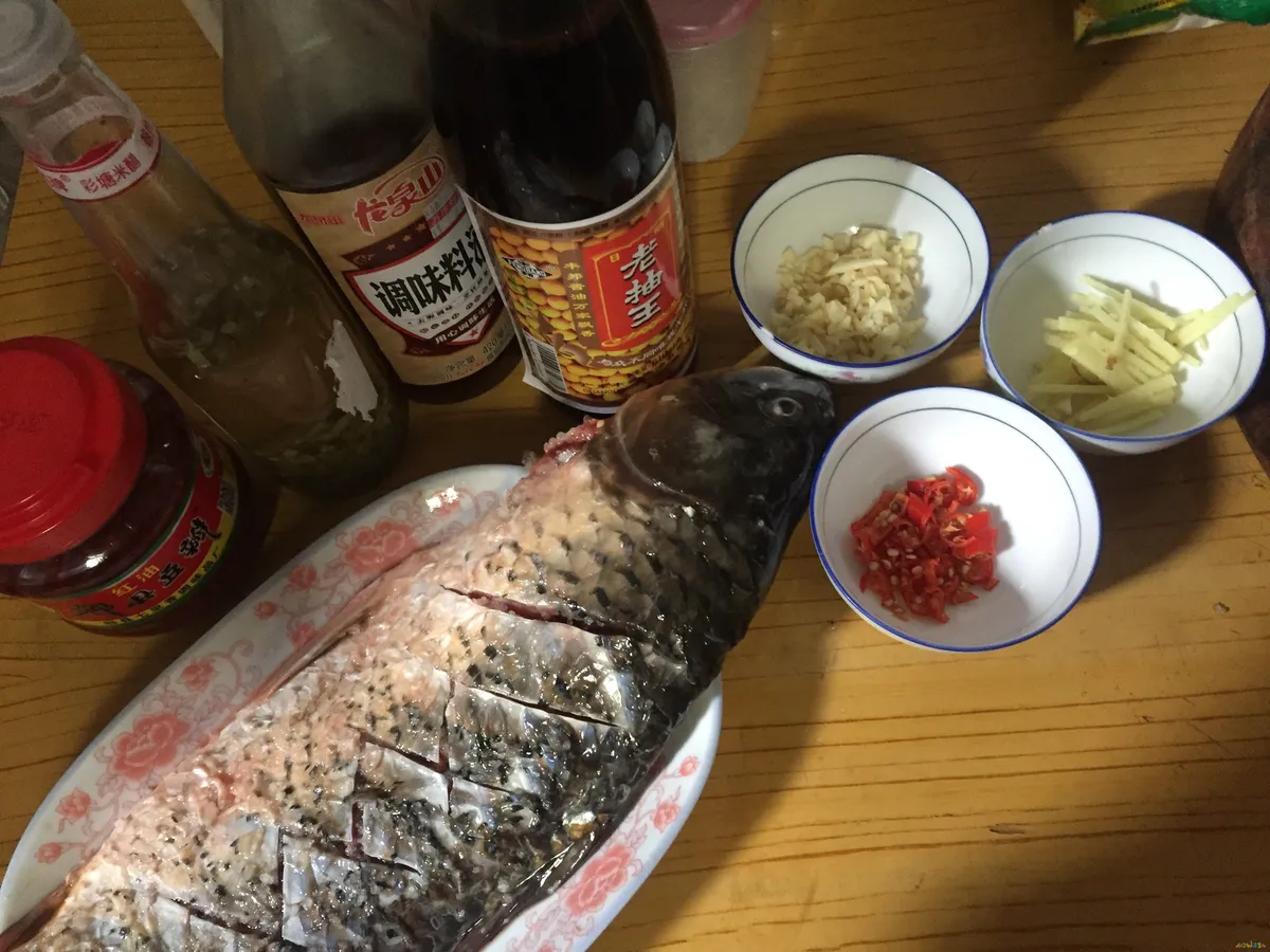 清蒸梭鱼的家常做法_家常清蒸草鱼_清蒸草鱼的家常做法