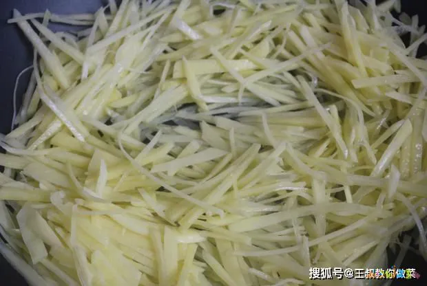 酸辣土豆丝的家常做法_31种土豆家常做法酸辣土豆丝_简单酸辣土豆丝