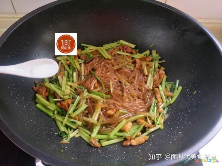 肉炒粉条的家常做法_芹菜炒粉条的家常做法_羊肉炒芹菜粉条的做法