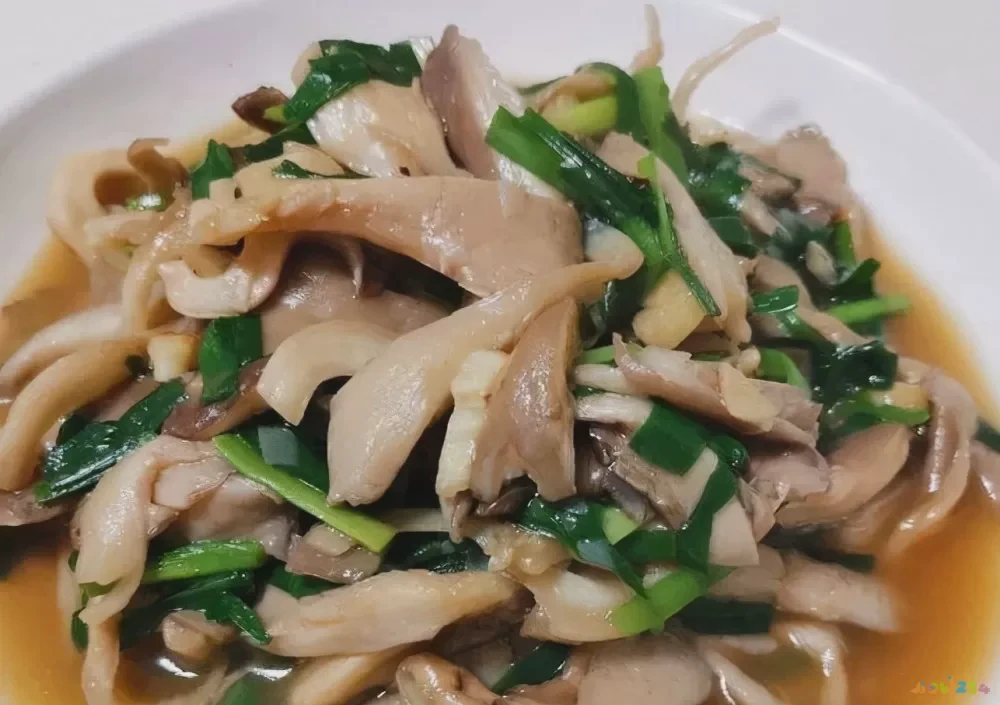 鱿鱼炒韭菜的做法视频_家常鱿鱼炒韭菜的做法_鱿鱼炒韭菜饭店做法