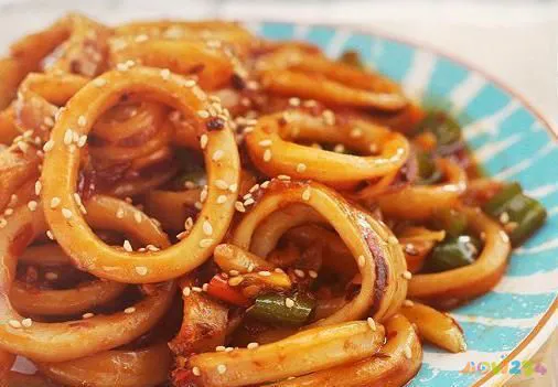 炒鱿鱼圈的家常做法_肉炒青瓜家常做法家常_干鱿鱼炒芹菜的做法大全家常