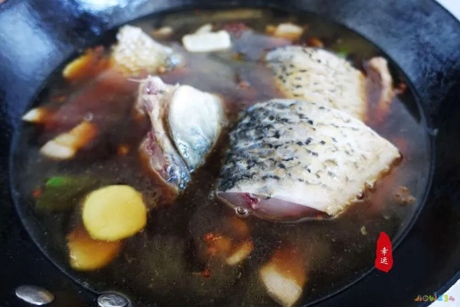 家常炖鲤鱼的做法_炖鲤鱼家常做法怎么做_炖鲤鱼家常做法最好吃