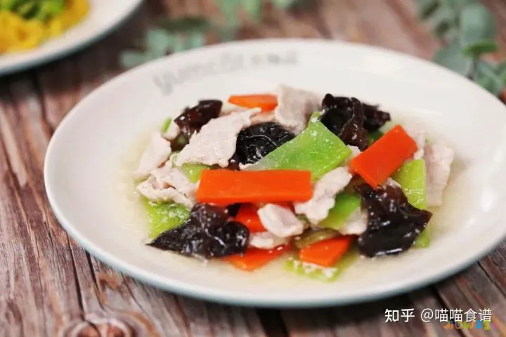 猴头菇的家常做法_鲍鱼菇的家常做法_滑菇小酥肉的家常做法