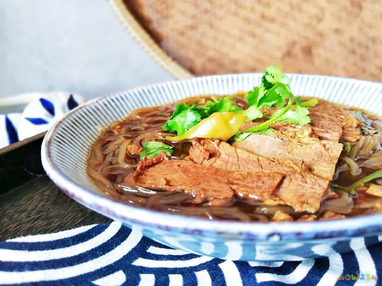 油泼鲤鱼的家常做法_油泼面家常做法_油泼面的家常做法视频