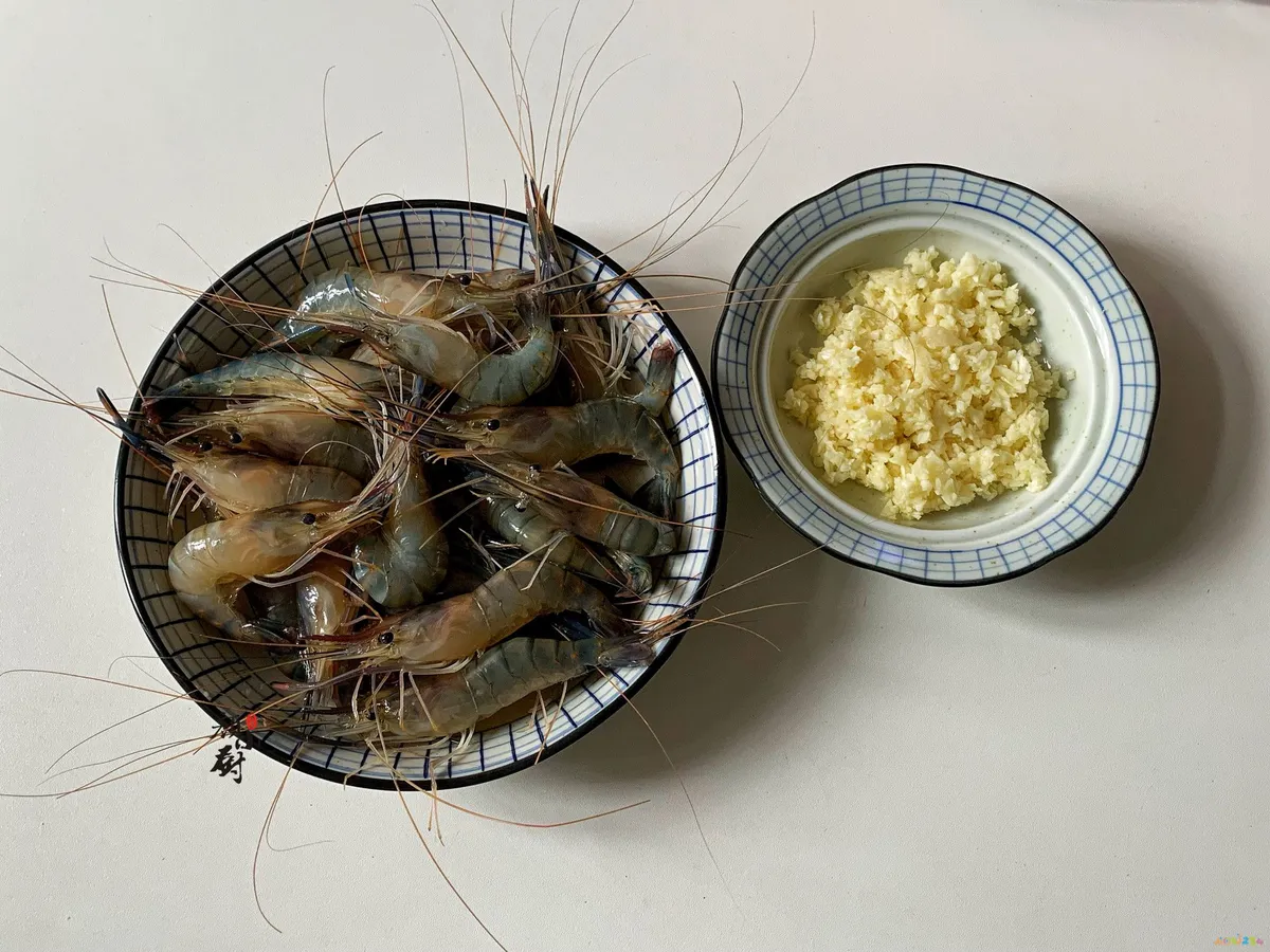 红烧大虾的家常做法具体步骤_红烧大虾的家常做法_家常红烧大虾做法大全