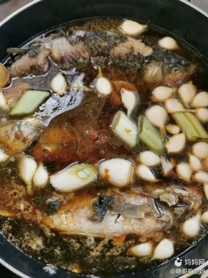 淋炸鲫鱼的家常做法_红烧鲫鱼的家常做法_红烧鲫鱼豆腐的家常做法