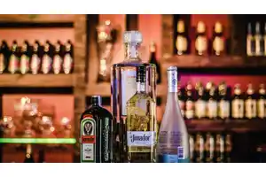 炎炎夏日的高温，你还敢把酒放在车里？