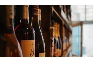 打破拍卖纪录的葡萄酒，一瓶香槟堪称史上最贵